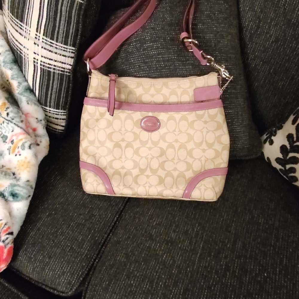 Coach Beige Signature Canvas Shoulder Bag with Pink Leather Trim - Picture 3 of 10